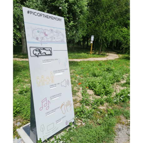 Information stand / Display board 'Directive 800'