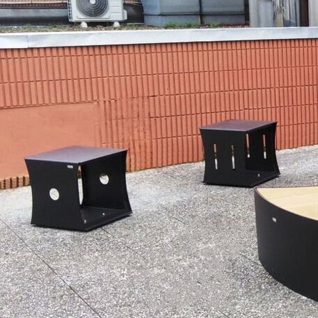 Metal bench 'CUBE'