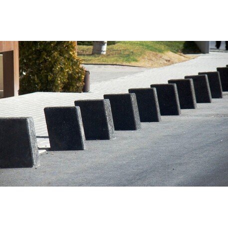 Poller aus Beton '30x30x40cm'