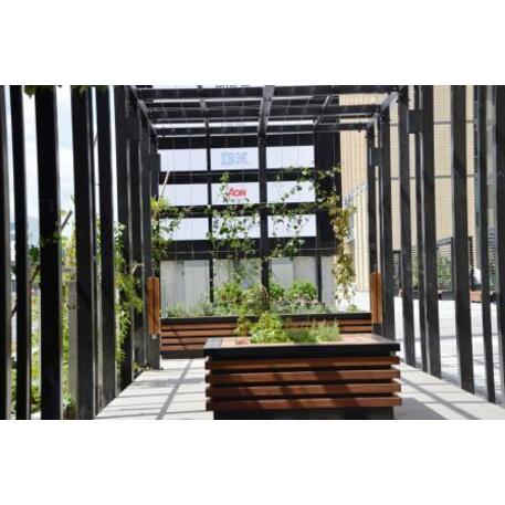 Metal bench + flower pot 'STF/19-02-29_02MDL'
